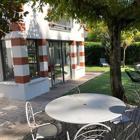 Charmante Maison Moderne 4 Et Jardin 度假居 *